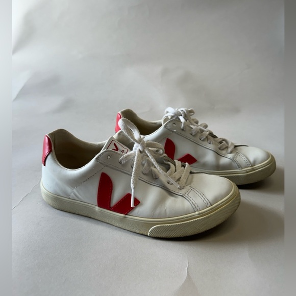 Women’s veja sneakers size 7 - Picture 2 of 5